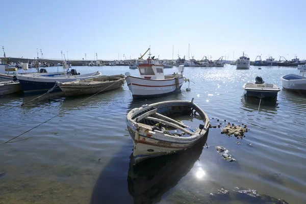 Olaszország Szicília Scoglitti Ragusa Tartomány Szeptember 2019 Szicíliai Halászhajók Kikötőben — Stock Fotó