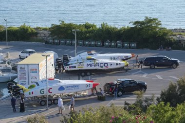 İtalya, Sicilya, Marina di Ragusa (Ragusa Eyaleti); 1 Ekim 2019, İtalya Açıklar Şampiyonası, limanda halk ve yabancı gemiler - Editörlük