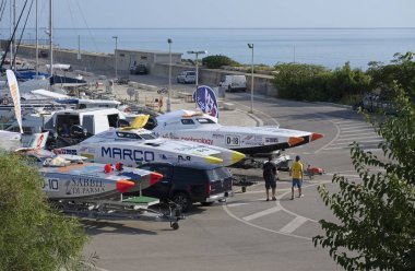 İtalya, Sicilya, Marina di Ragusa (Ragusa Eyaleti); 2 Ekim 2019, İtalya Açıklar Şampiyonası, limanda halk ve Offhore motorlu tekneleri -