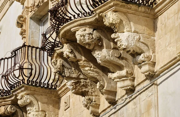 Itálie Sicílie Scicli Provincie Ragusa Barokní Fasáda Paláce Beneventano Ornamentálními — Stock fotografie