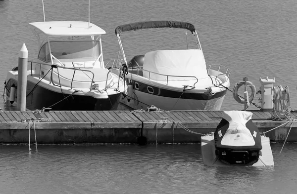 イタリア シチリア島 地中海 マリーナ ラグーザ ラグーザ州 2020年5月29日 港内のモーターボートや豪華ヨット Editorial — ストック写真