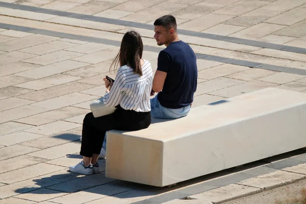 Itália Sicília Marina Ragusa Província Ragusa Maio 2020 Casal Sentado — Fotografia de Stock