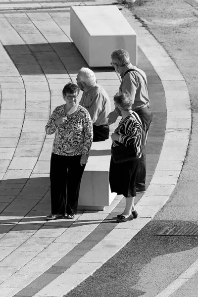 Itália Sicília Marina Ragusa Província Ragusa Maio 2020 Dois Casais — Fotografia de Stock