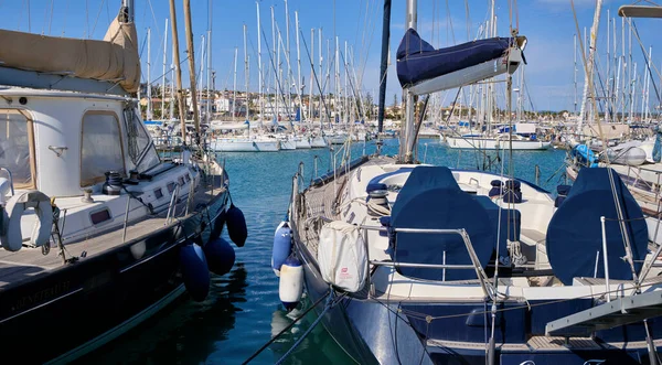 イタリア シチリア島 地中海 マリーナ ラグーザ ラグーザ州 6月2020 ポート内の高級ヨット Editorial — ストック写真