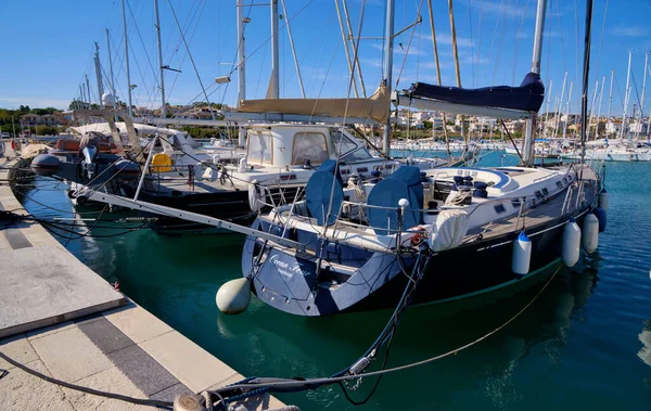 Italien Sicilien Middelhavet Marina Ragusa Ragusa Provinsen Juni 2020 Luksusyachter - Stock-foto