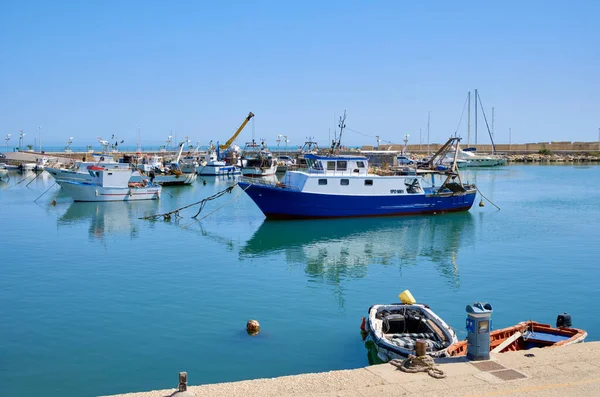 Italien Medelhavet Sicilien Scoglitti Ragusaprovinsen Träfiskefartyg Hamnen — Stockfoto