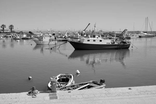 Olaszország Földközi Tenger Szicília Scoglitti Ragusa Tartomány Halászhajók Kikötőben — Stock Fotó