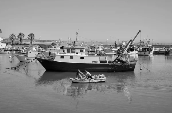 Italy Mediterranean Sea Sicily Scoglitti Ragusa Province June 2020 Fishermen — Stock Photo, Image