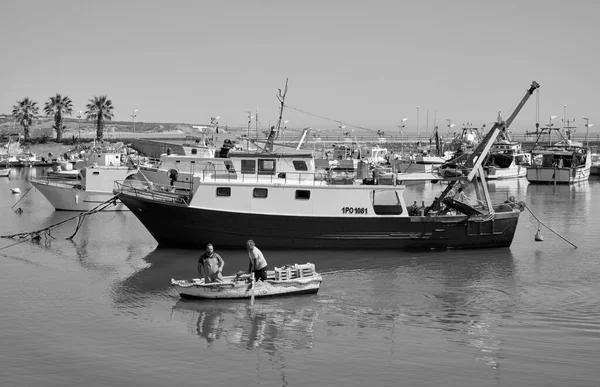 Talya Akdeniz Sicilya Scoglitti Ragusa Eyaleti Haziran 2020 Limanda Balıkçılar — Stok fotoğraf