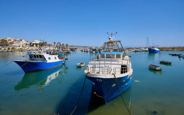 Italia Mar Mediterraneo Sicilia Scoglitti Provincia Ragusa Giugno 2020 Pescherecci — Foto Stock