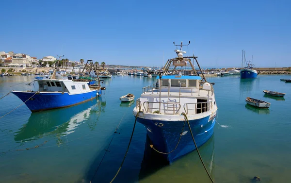 Itália Mar Mediterrâneo Sicília Scoglitti Província Ragusa Junho 2020 Barcos — Fotografia de Stock