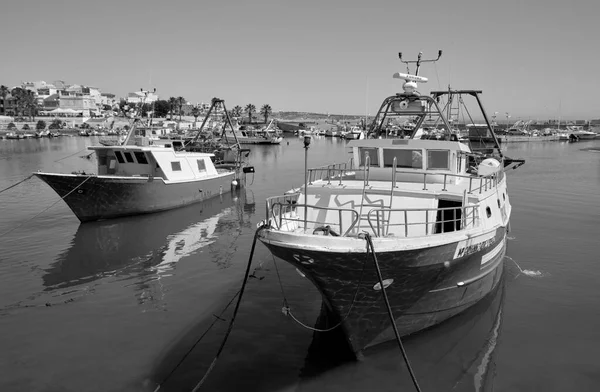 イタリア 地中海 シチリア島 スコグリッティ ラグーザ州 2020年6月18日 港内の木製漁船 Editorial — ストック写真