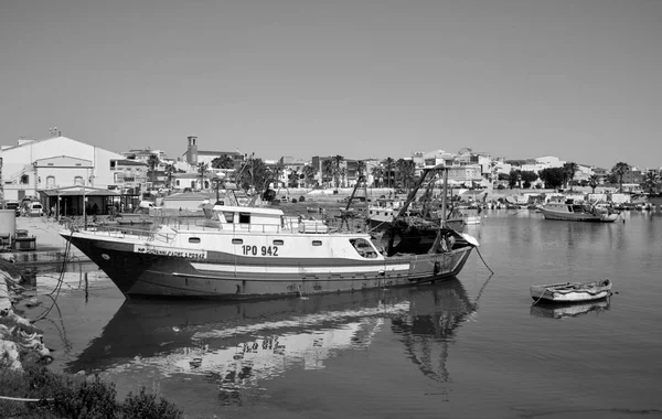 Italia Mar Mediterráneo Sicilia Scoglitti Provincia Ragusa Junio 2020 Barcos —  Fotos de Stock