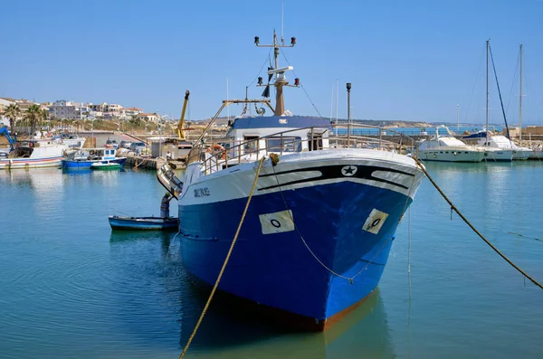 Italien Medelhavet Sicilien Scoglitti Ragusaprovinsen Den Juni 2020 Fiskebåtar Och — Stockfoto