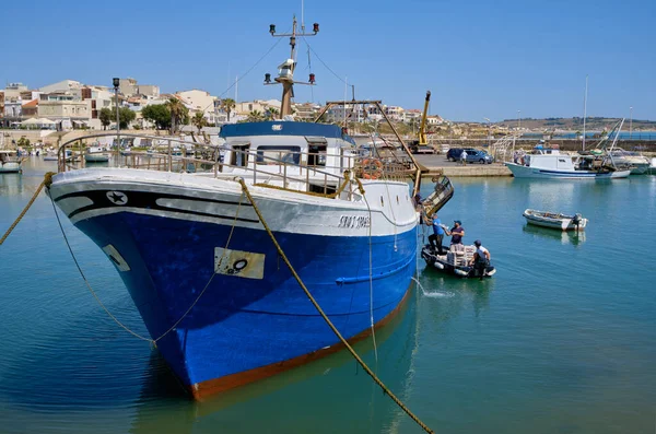 Itália Mar Mediterrâneo Sicília Scoglitti Província Ragusa Junho 2020 Pescadores — Fotografia de Stock