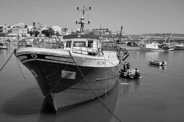 Itálie Středozemní Moře Sicílie Scoglitti Provincie Ragusa Června 2020 Rybáři — Stock fotografie