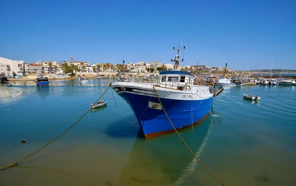 Itálie Středozemní Moře Sicílie Scoglitti Provincie Ragusa Dřevěné Rybářské Lodě — Stock fotografie