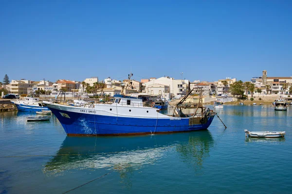 Italien Medelhavet Sicilien Scoglitti Ragusaprovinsen Träfiskefartyg Hamnen — Stockfoto