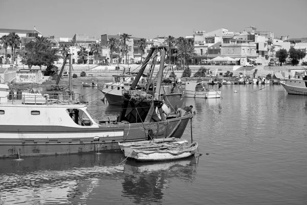 Италия Средиземное Море Сицилия Скоглитти Провинция Рагуза Рыбаки Работающие Деревянной — стоковое фото
