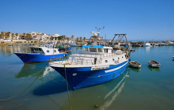 Italien Medelhavet Sicilien Scoglitti Ragusaprovinsen Den Juni 2020 Träfiskefartyg Hamnen — Stockfoto