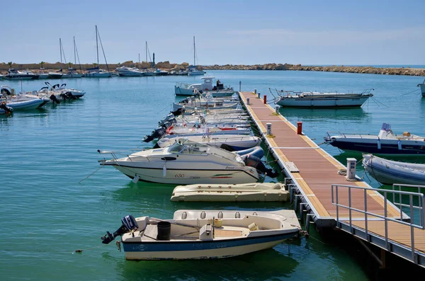 Italia Sicilia Mar Mediterraneo Scoglitti Provincia Ragusa Giugno 2020 Barche — Foto Stock