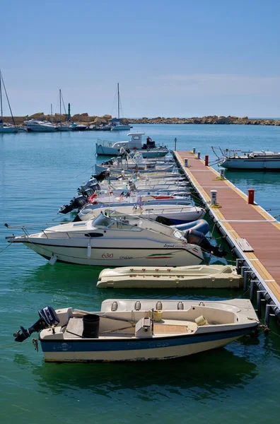 Włochy Sycylia Morze Śródziemne Scoglitti Prowincja Ragusa Czerwca 2020 Łodzie — Zdjęcie stockowe