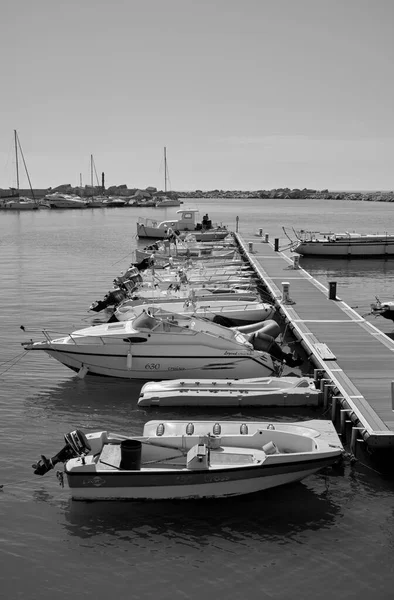 Italia Sicilia Mar Mediterráneo Scoglitti Provincia Ragusa Junio 2020 Barcos — Foto de Stock