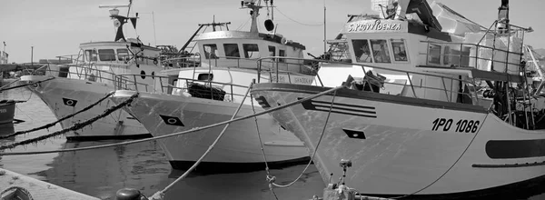 Italien Sicilien Scoglitti Ragusaprovinsen Sicilianska Träfiskefartyg Hamnen — Stockfoto