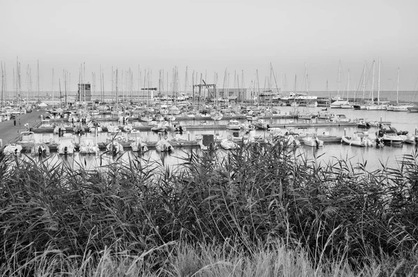 Talya Sicilya Akdeniz Marina Ragusa Gün Batımında Limanda Tekneler Lüks — Stok fotoğraf