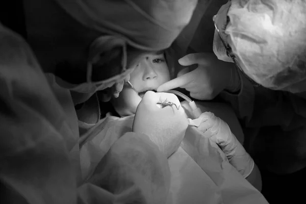 Річна Дитина Виліковується Стоматологічній Клініці — стокове фото