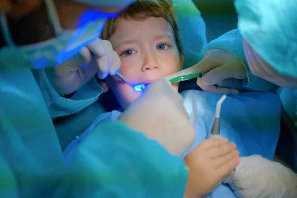 Jaar Oud Mannelijk Kind Wordt Genezen Een Tandarts Kliniek — Stockfoto