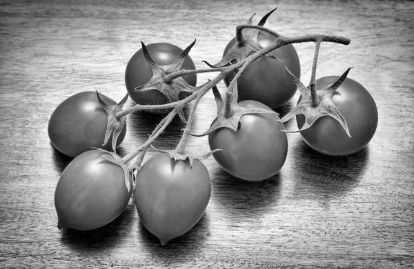 Tomates Italianos Uma Mesa Madeira — Fotografia de Stock