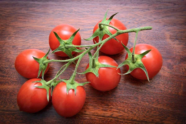 Tomates Italianos Uma Mesa Madeira — Fotografia de Stock