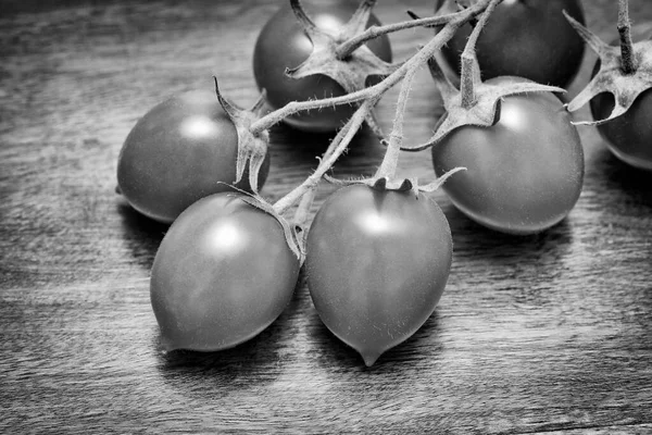 Tomates Italianos Uma Mesa Madeira — Fotografia de Stock