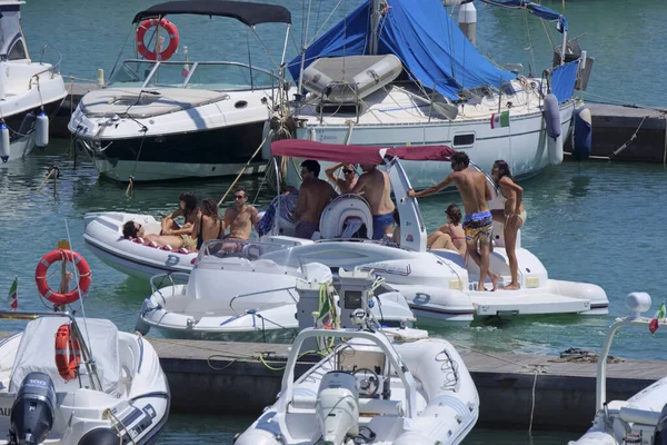 Italien Sicilien Medelhavet Marina Ragusa Ragusaprovinsen Juli 2020 Människor Stor — Stockfoto