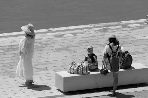 Italien Sicilien Medelhavet Marina Ragusa Ragusaprovinsen Juli 2020 Personer Hamnen — Stockfoto