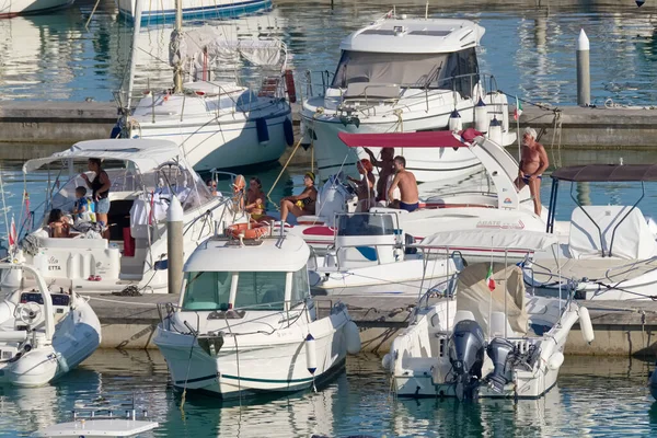 Italien Sizilien Mittelmeer Marina Ragusa Provinz Ragusa August 2020 Menschen — Stockfoto