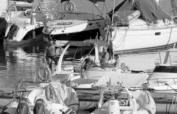 Italien Sicilien Medelhavet Marina Ragusa Ragusaprovinsen Augusti 2020 Människor Stor — Stockfoto
