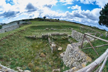 İtalya, Sicilya, Palazzolo Acreide (Syracuse Eyaleti), Yunan amfitiyatro kalıntıları