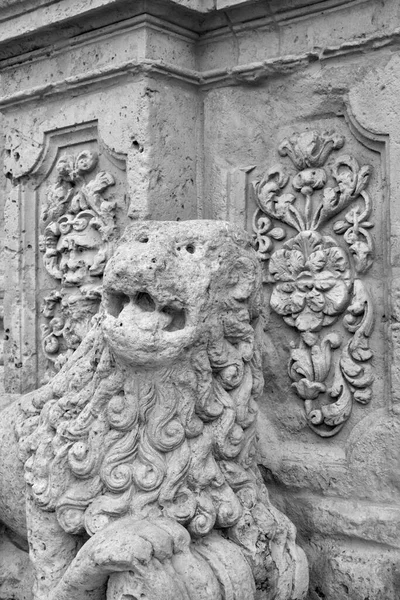 Włochy Sycylia Palazzolo Acreide Prowincja Syracuse Jeden Dwóch Kamiennych Lwów — Zdjęcie stockowe
