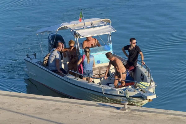Italien Sizilien Mittelmeer Marina Ragusa Provinz Ragusa August 2020 Menschen — Stockfoto