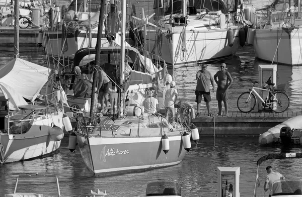 Italien Sizilien Mittelmeer Marina Ragusa Provinz Ragusa August 2020 Paar — Stockfoto