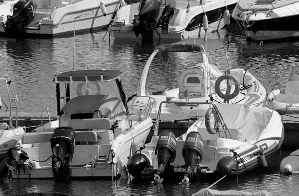 Italien Sicilien Medelhavet Marina Ragusa Ragusaprovinsen September 2020 Motorbåtar Hamnen — Stockfoto