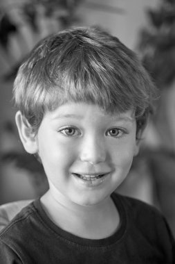 4 yaşında erkek çocuk portresi
