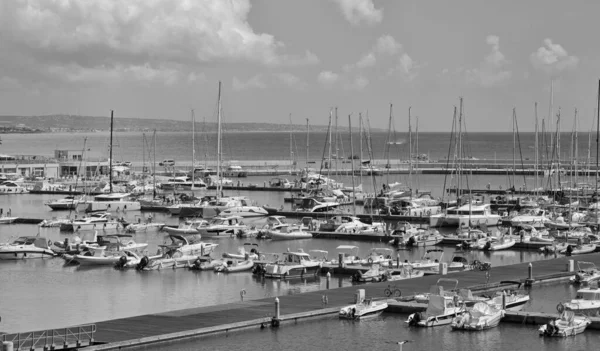 Italien Sicilien Medelhavet Marina Ragusa Ragusaprovinsen September 2020 Motorbåtar Och — Stockfoto