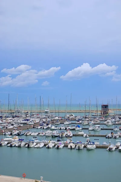 Italien Sicilien Medelhavet Marina Ragusa Ragusaprovinsen Motorbåtar Och Lyxbåtar Hamnen — Stockfoto