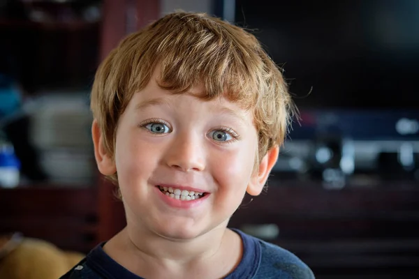 4歳男性の子供の肖像画 — ストック写真