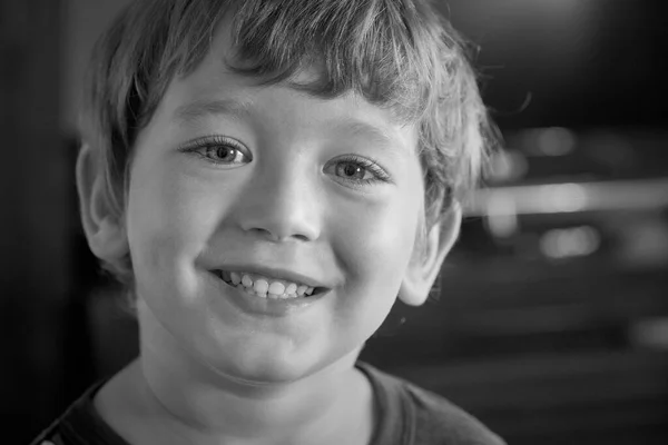 4歳男性の子供の肖像画 — ストック写真