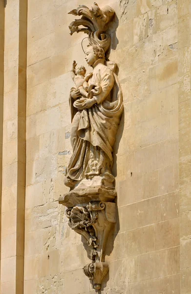 Ιταλία Σικελία Scicli Επαρχία Ragusa Θρησκευτικό Άγαλμα Στην Πρόσοψη Μπαρόκ — Φωτογραφία Αρχείου