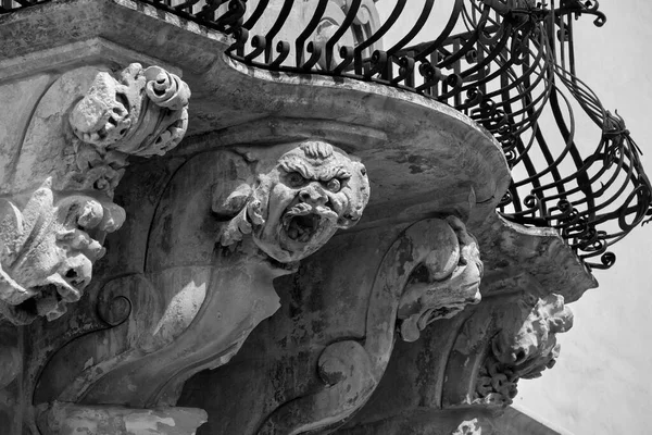 Italie Sicile Scicli Province Raguse Statues Ornementales Sous Balcon Palais — Photo